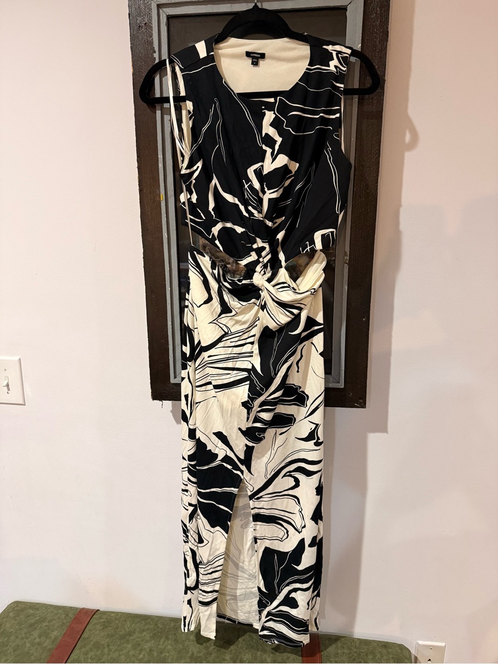 Express Black and white Abstract Print cutout maxi Dress- EUC